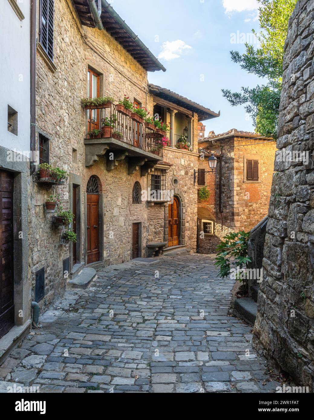 Das malerische Dorf Montefioralle, in der Nähe von Greve in Chianti, an einem sonnigen Sommertag. Provinz Florenz, Toskana, Italien. Stockfoto