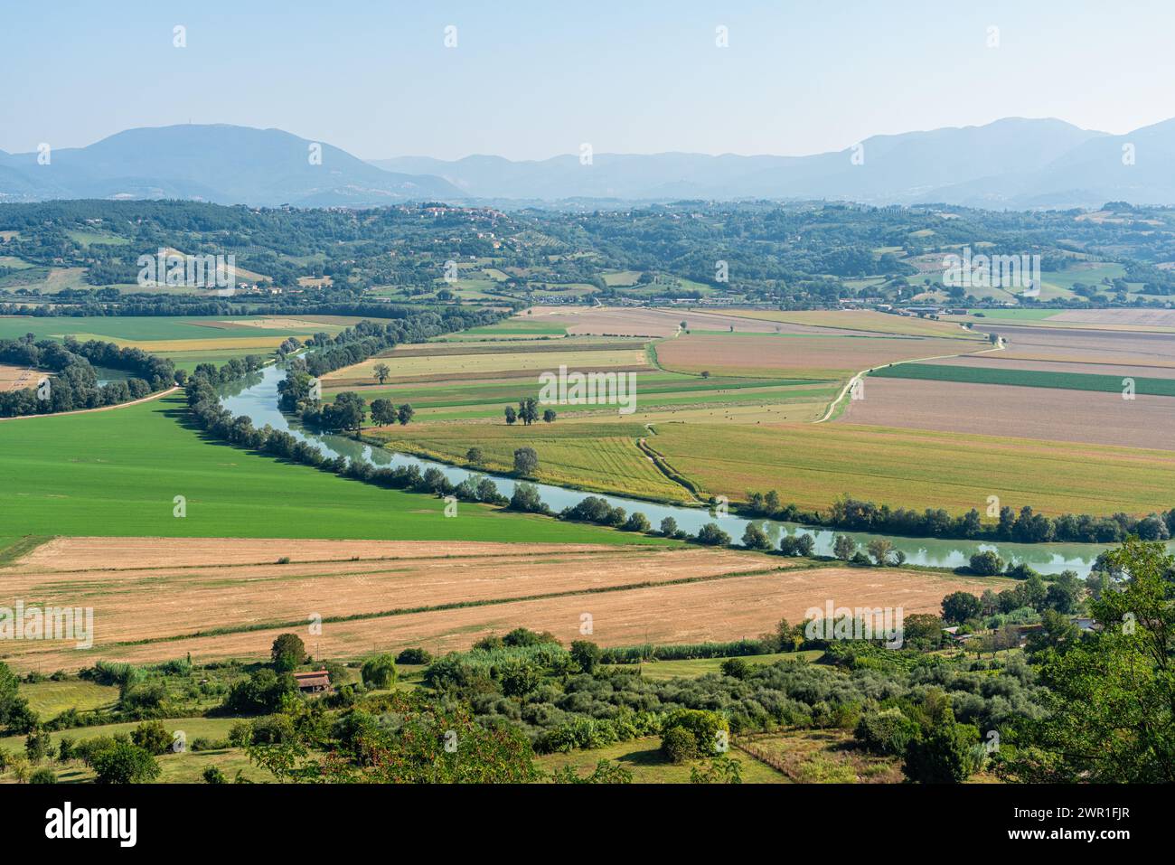 Malerischer Anblick über das Tibertal vom wunderschönen Dorf Ponzano Romano, Provinz Rom, Latium, Italien. Stockfoto
