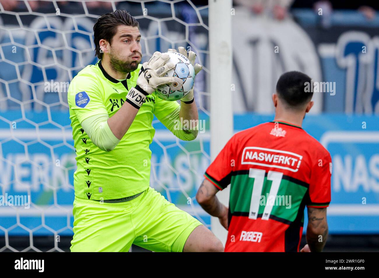 Nijmegen, Niederlande. März 2024. NIJMEGEN, NIEDERLANDE - 10. MÄRZ: Mickey van der Hart von sc Heerenveen hält den Ball während des niederländischen Eredivisie-Spiels zwischen NEC und sc Heerenveen im Goffertstadion am 10. März 2024 in Nijmegen, Niederlande. (Foto: Broer van den Boom/Orange Pictures) Credit: Orange Pics BV/Alamy Live News Stockfoto