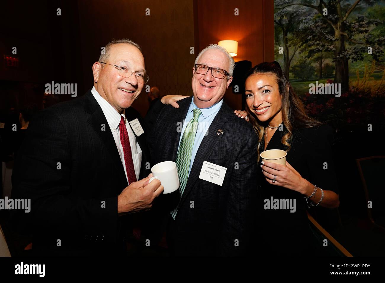 New York, New York USA 03/08/2024 David Bonaparte, Jewelers of America, Ronnie Vanderlinden, IMDA, Feriel Zerouki, de Beers während des de Beers Group Ambassadors' Breakfast am 8. März 2024 im Sofitel Hotel in New York, NY. Foto von Jennifer Graylock-Graylock.com Stockfoto