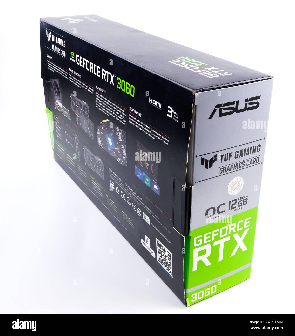Karton mit NVIDIA RTX 3060 OC 12g TUF Gaming-Grafikkarte auf weißem Hintergrund Stockfoto