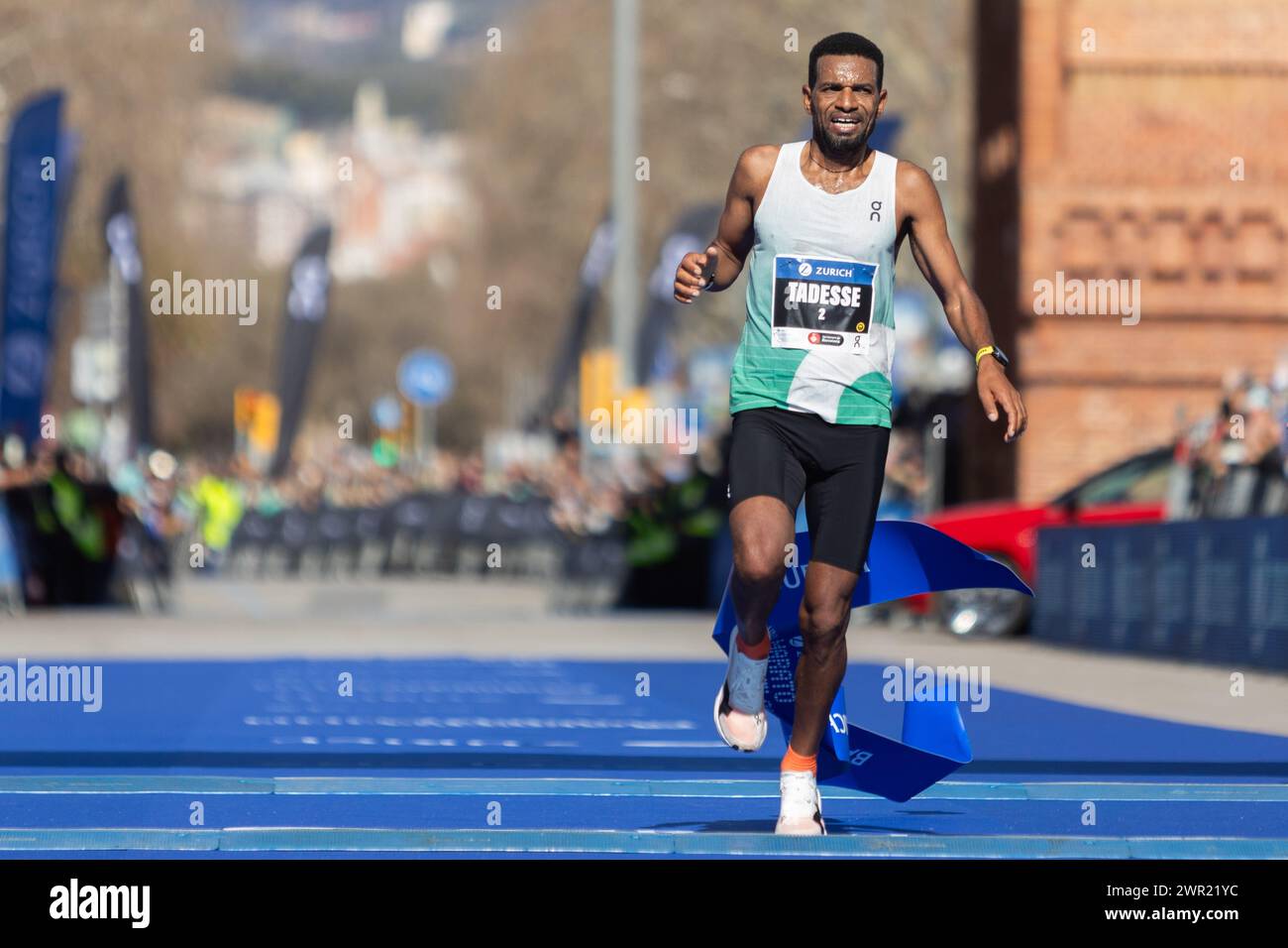 Barcelona, Spanien. März 2024. Abraham Tadesse während des Zürcher Marato Barcelona 2024 am 10. März 2024 in Barcelona, Spanien. (Foto: Judit Cartiel/PRESSINPHOTO) Credit: PRESSINPHOTO SPORTS AGENCY/Alamy Live News Stockfoto