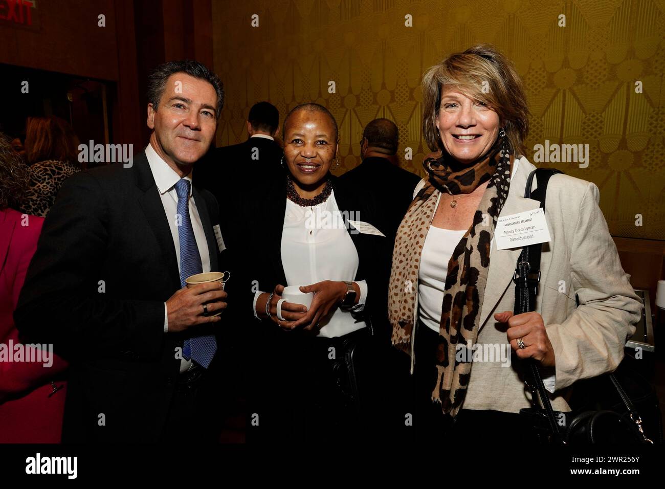 New York, New York USA 03/08/2024 Südafrika UN-Botschafter Mathu Joyini, Nancy Orem Lyman, Diamonds do Good während des de Beers Group Ambassadors' Breakfast am 8. März 2024 im Sofitel Hotel in New York, NY. Foto von Jennifer Graylock-Graylock.com Stockfoto