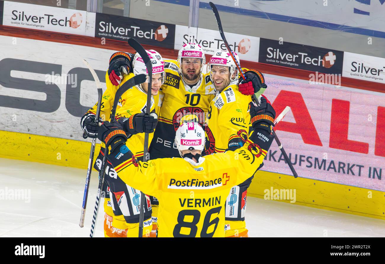EHC Kloten - SC Bern, Stimo Arena, National League NL, reguläre Saison: In der 29. Spielminute Jubelt der SC Bern. #10 Tristan Scherwey (Bern) trifft z Stockfoto