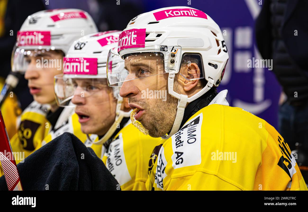 EHC Kloten - SC Bern, Stimo Arena, National League NL, reguläre Saison: #58 Romain Loeffel, Verteidiger SC Bern. (Kloten, Schweiz, 23.12.2023) Stockfoto