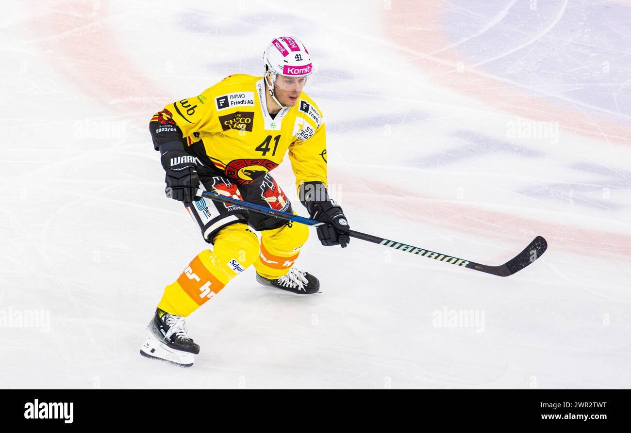 EHC Kloten - SC Bern, Stimo Arena, National League NL, reguläre Saison: #41 Simon Kindschi, Verteidiger SC Bern. (Kloten, Schweiz, 23.12.2023) Stockfoto