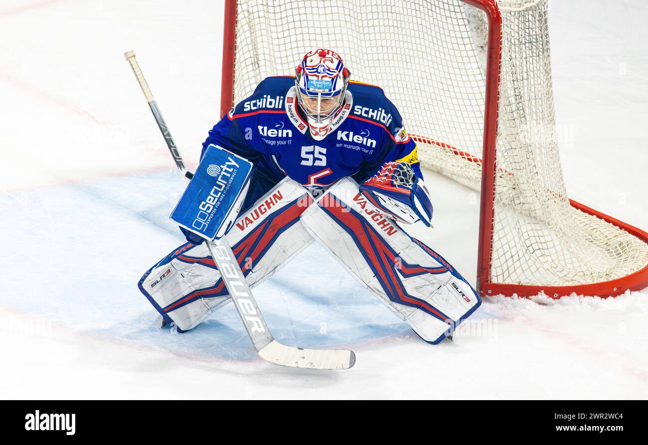 EHC Kloten - SC Bern, Stimo Arena, National League NL, reguläre Saison: #55 Juha Metsola, Torhüter EHC Kloten. (Kloten, Schweiz, 23.12.2023) Stockfoto