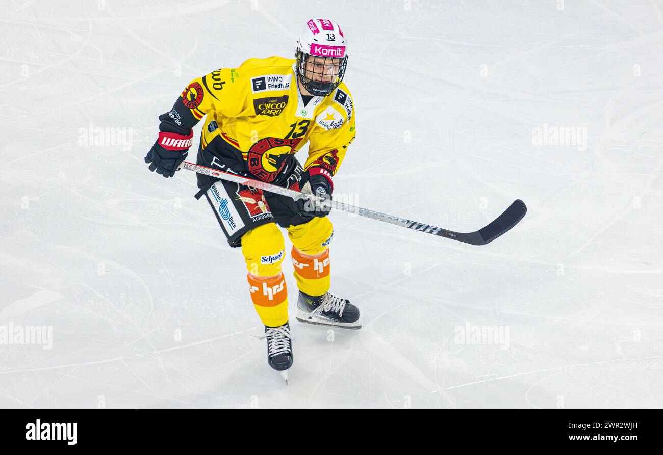 EHC Kloten - SC Bern, Stimo Arena, National League NL, reguläre Saison: #13 Noah Fuss, Stürmer SC Bern. (Kloten, Schweiz, 23.12.2023) Stockfoto
