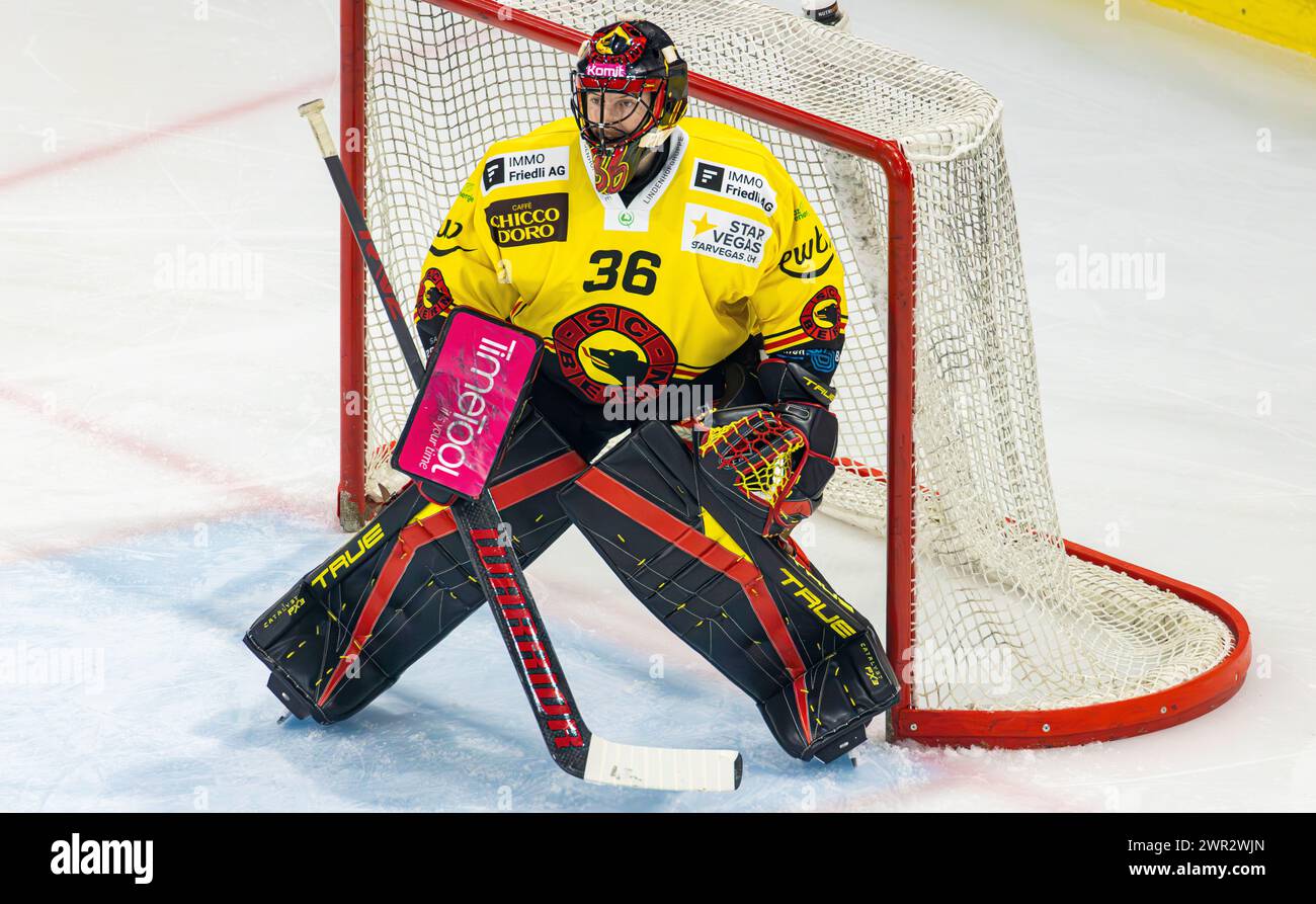 EHC Kloten - SC Bern, Stimo Arena, National League NL, reguläre Saison: #36 Adam Reideborn, Torhüter SC Bern. (Kloten, Schweiz, 23.12.2023) Stockfoto