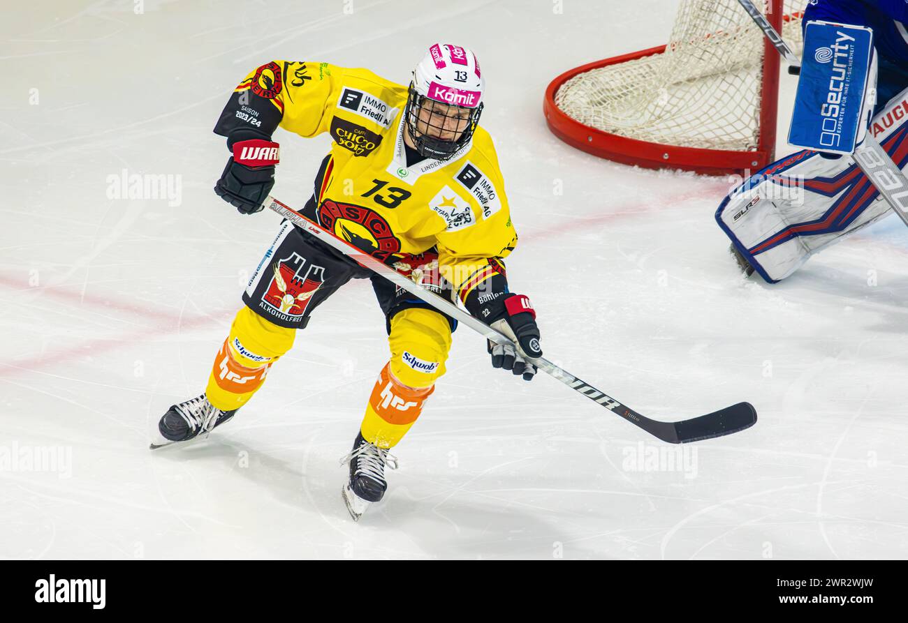 EHC Kloten - SC Bern, Stimo Arena, National League NL, reguläre Saison: #13 Noah Fuss, Stürmer SC Bern. (Kloten, Schweiz, 23.12.2023) Stockfoto