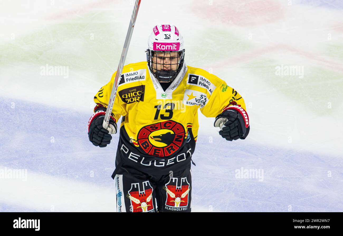 EHC Kloten - SC Bern, Stimo Arena, National League NL, reguläre Saison: #13 Noah Fuss, Stürmer SC Bern. (Kloten, Schweiz, 23.12.2023) Stockfoto