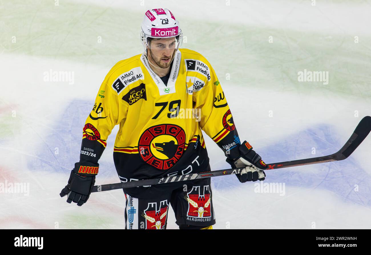 EHC Kloten - SC Bern, Stimo Arena, National League NL, reguläre Saison: #79 Thierry Bader, Stürmer SC Bern. (Kloten, Schweiz, 23.12.2023) Stockfoto