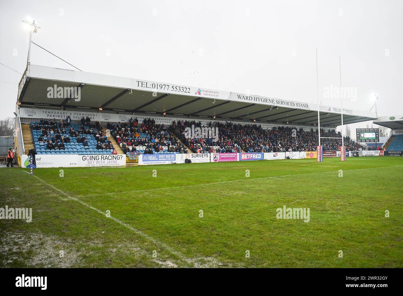 Featherstone, Großbritannien. März 2024. Allgemeine Ansicht Wakefield Trinity Fans. Rugby League Betfred Challenge Cup, Featherstone Rovers vs Wakefield Trinity im Millennium Stadium, Featherstone, UK Credit: Dean Williams/Alamy Live News Stockfoto