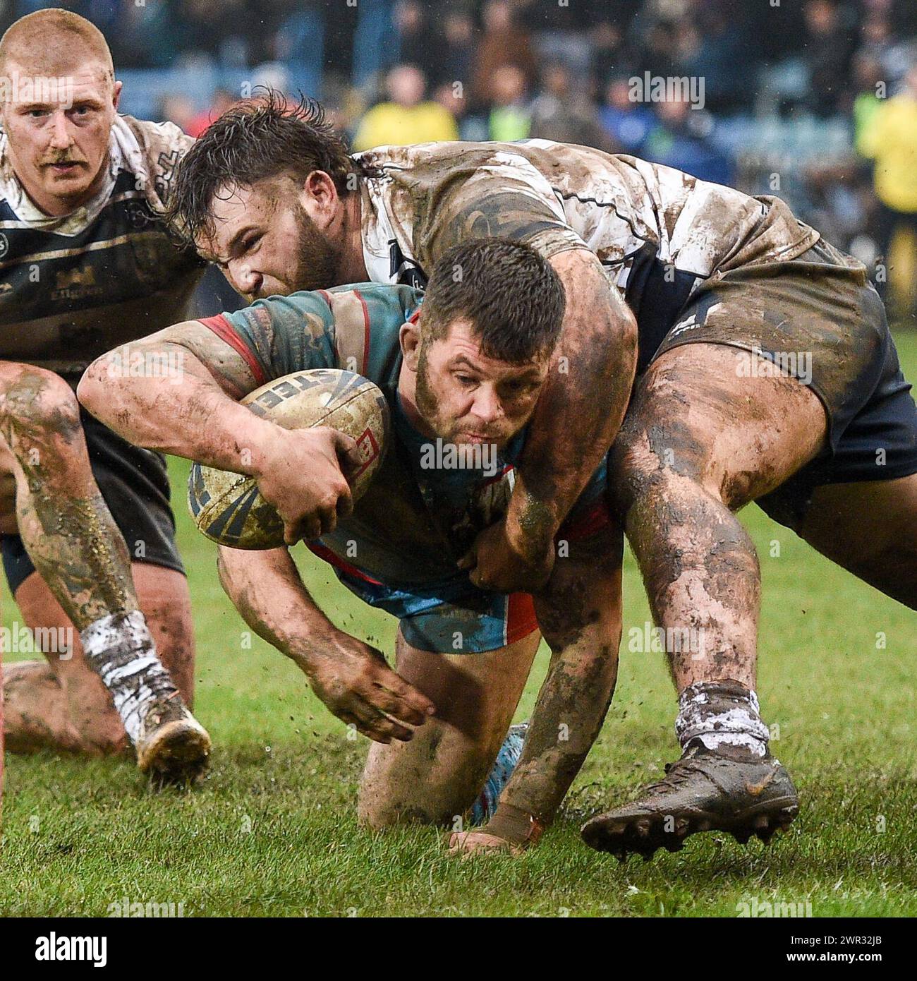 Featherstone, Großbritannien. März 2024. Wakefield Trinity versucht Liam Hood. Rugby League Betfred Challenge Cup, Featherstone Rovers vs Wakefield Trinity im Millennium Stadium, Featherstone, UK Credit: Dean Williams/Alamy Live News Stockfoto
