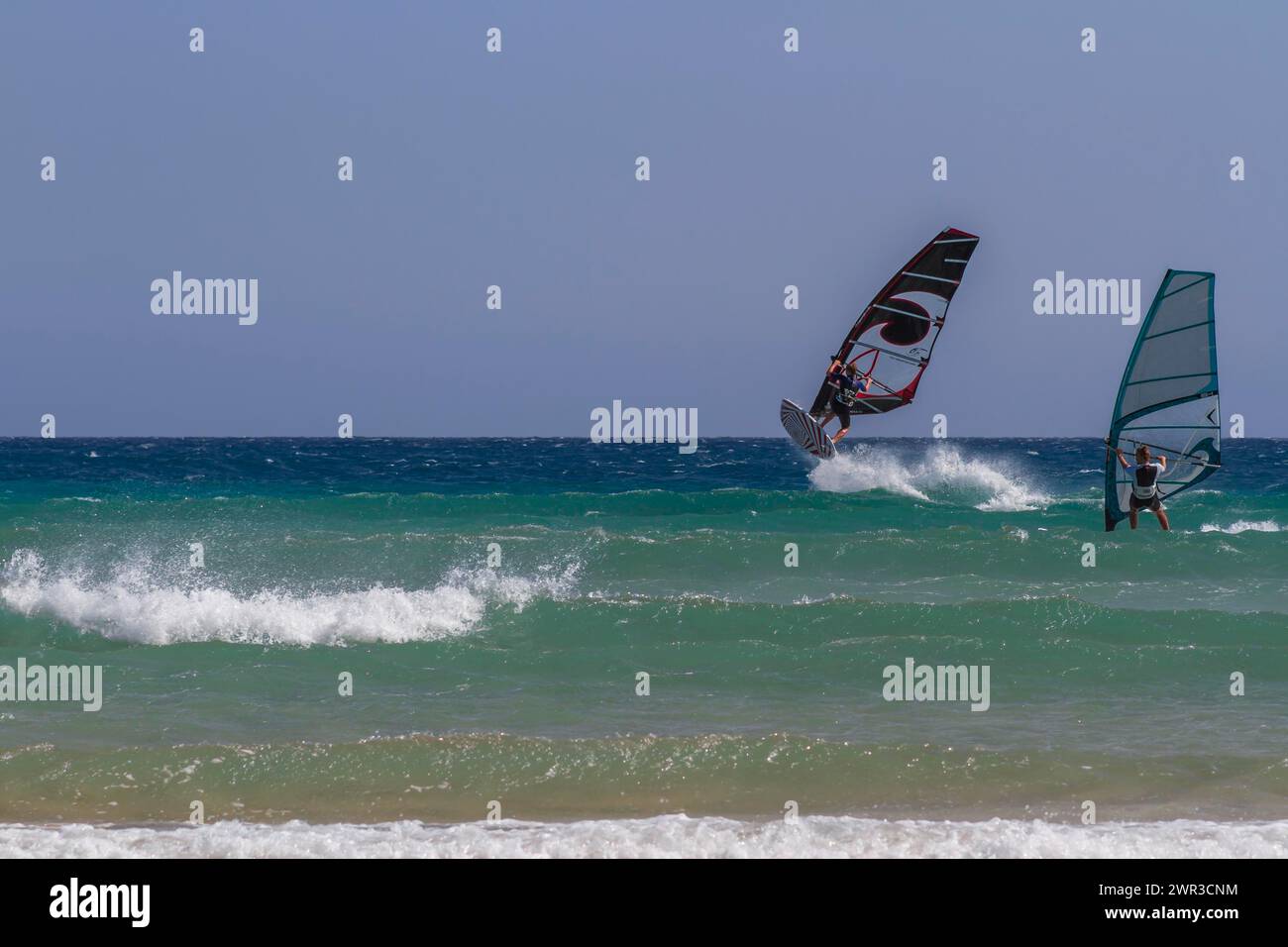 Surfer in Playa de Sotavento, Costa Calma, Fuerteventura, Kanarischen Inseln, Spanien Stockfoto