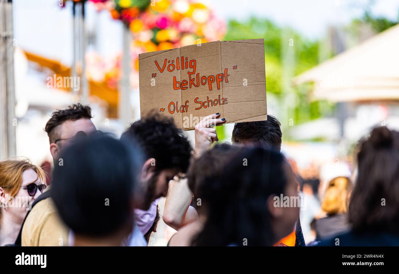 Kritik gibt es von der 'Letzten Generation' auch an SPD-Bundeskanzler Olaf Scholz und der Ampel-Regierung, welches das Problem der Klimakrise verharmlo Stockfoto