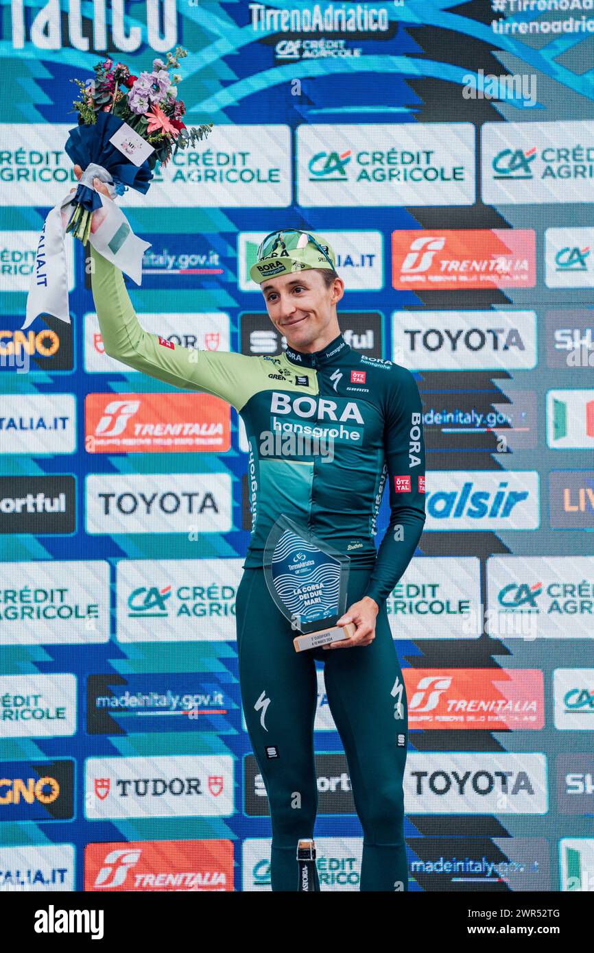 San Benedetto Del Tronto, Italien. März 2024. Foto von Zac Williams/SWpix.com - 10/03/2024 - Radfahren - 2024 Tirreno Adriatico - Stage 7 - San Benedetto Del Tronto - Jai Hindley, Bora Hansgrohe, wird Dritter. Quelle: SWpix/Alamy Live News Stockfoto