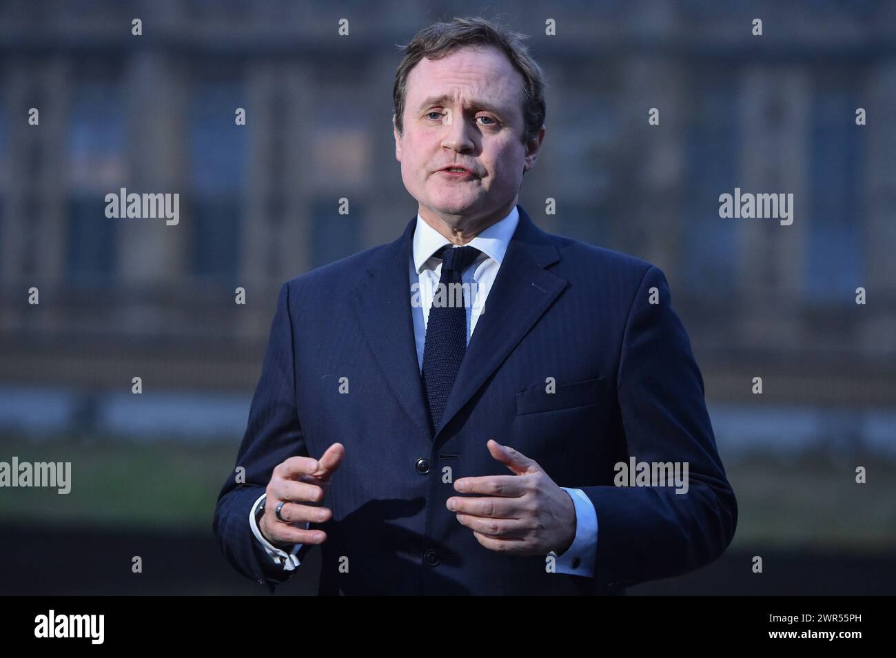 London, England, Großbritannien. März 2024. Sicherheitsminister Tom Tugendhat wird während der morgendlichen Medienrunde in Westminster interviewt. Autor: Thomas Krych/Alamy Live News Stockfoto