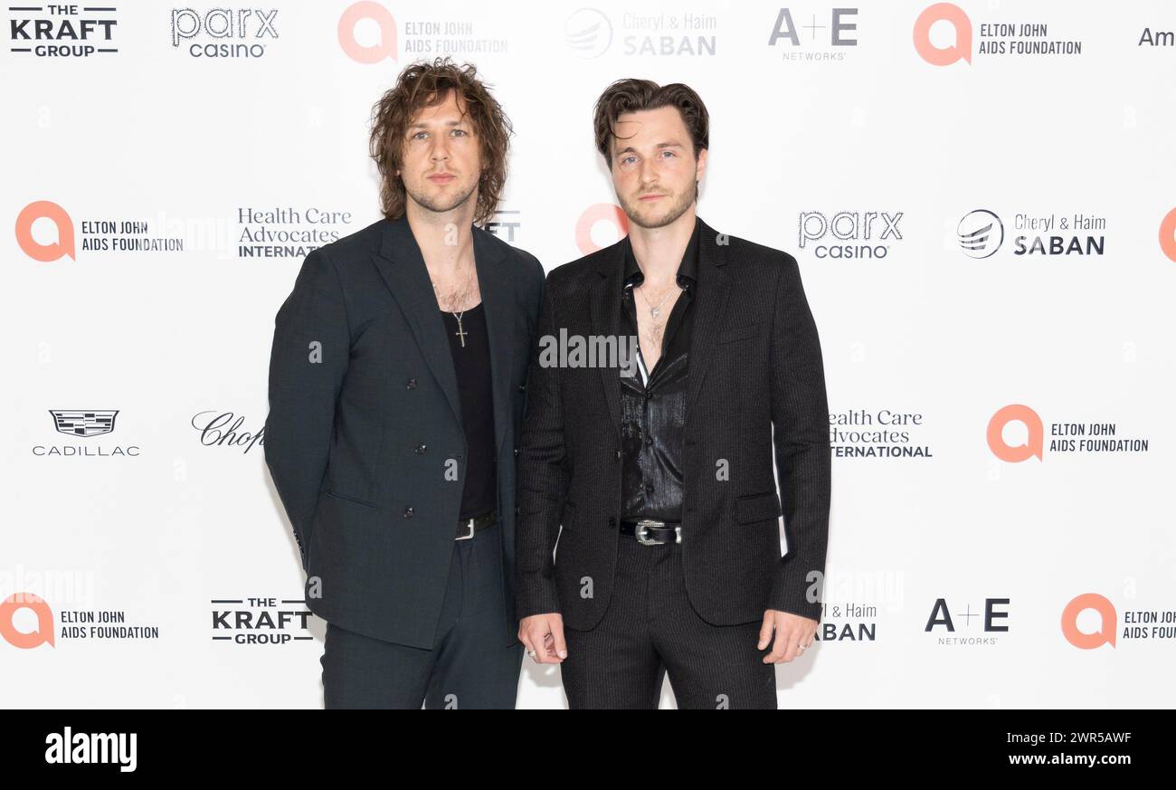 West Hollywood, USA. März 2024. Jed Elliott und Gethin Davies von den Struts nehmen am 10. März 2024 an der 32. Jährlichen Elton John AIDS Foundation Academy Awards Viewing Party im City of West Hollywood Park in West Hollywood Teil. (Foto: Corine Solberg/SipaUSA) Credit: SIPA USA/Alamy Live News Stockfoto