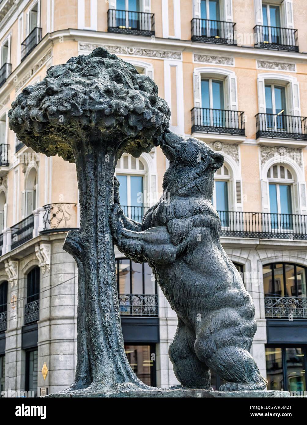 Skulptur der Bär und der Erdbeerbaum, Symbol. Architektur und Architektur in Madrid, Spanien Stockfoto