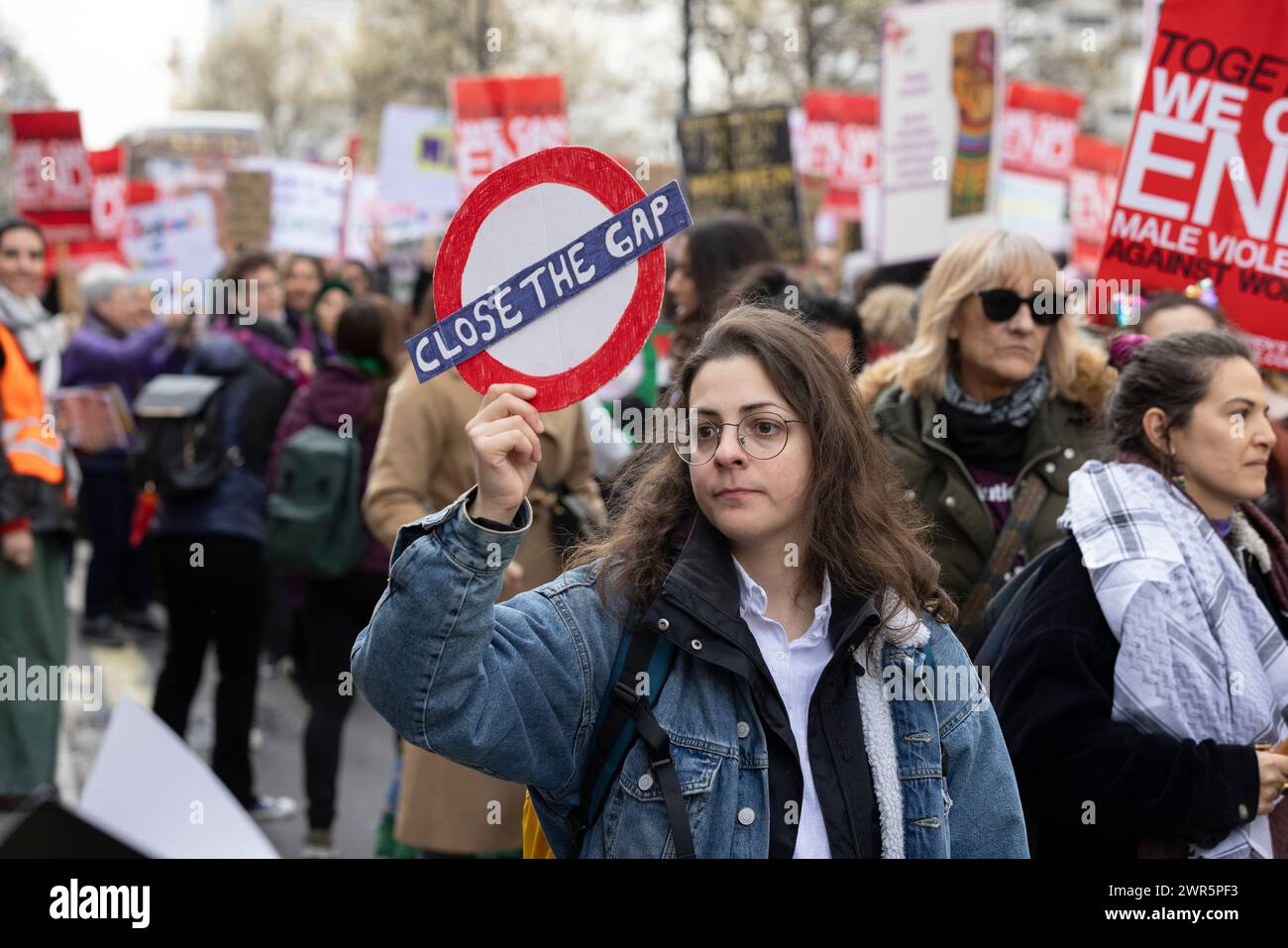 Million Women Rise 2024 organisierte demonstration gegen männliche Gewalt am Samstag, den 08. März, um mit dem Internationalen Frauentag zusammenzufallen. Stockfoto