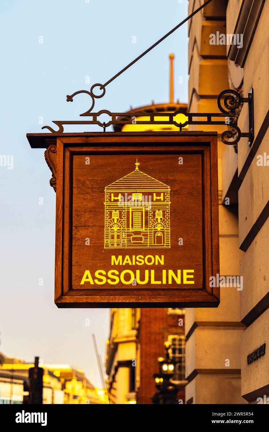 Unterschreiben Sie den Buchladen des Maison Assouline in Piccadilly, London, England Stockfoto
