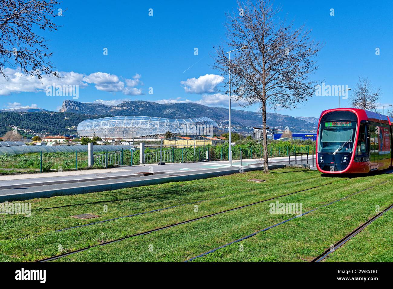 Multifunktionsarena Allianz Rivera in Nizza im Departement Var (Südostfrankreich). Nizza ist Austragungsort der Olympischen Fußballwettbewerbe 2024 Stockfoto