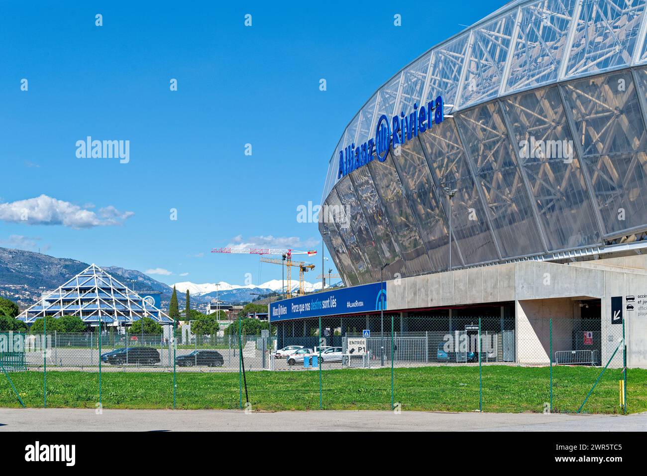 Multifunktionsarena Allianz Rivera in Nizza im Departement Var (Südostfrankreich). Nizza ist Austragungsort der Olympischen Fußballwettbewerbe 2024 Stockfoto