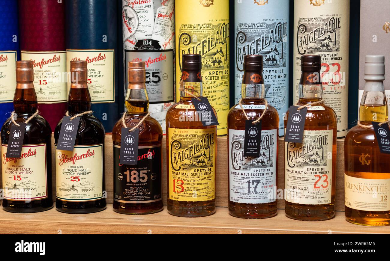 Scotch Whisky Flaschen Craigellachie und Glenfarclas Whisky Stockfoto