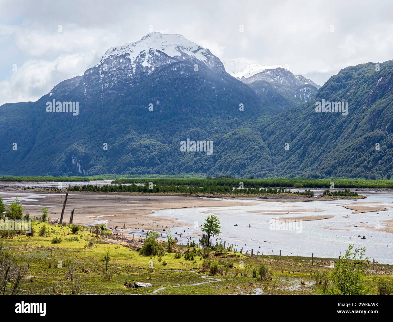 Breites Flusstal des Rio Ibanez südlich der Villa Cerro Castillo, Patagonien, Chile Stockfoto