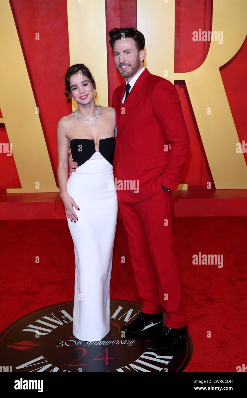 Alba Bapstista und Chris Evans bei der Vanity Fair Oscar Party 2024 anlässlich der 96. Oscar-Verleihung im Wallis Annenberg Center for the Performing Arts. Beverly Hills, 10.03.2024 Stockfoto