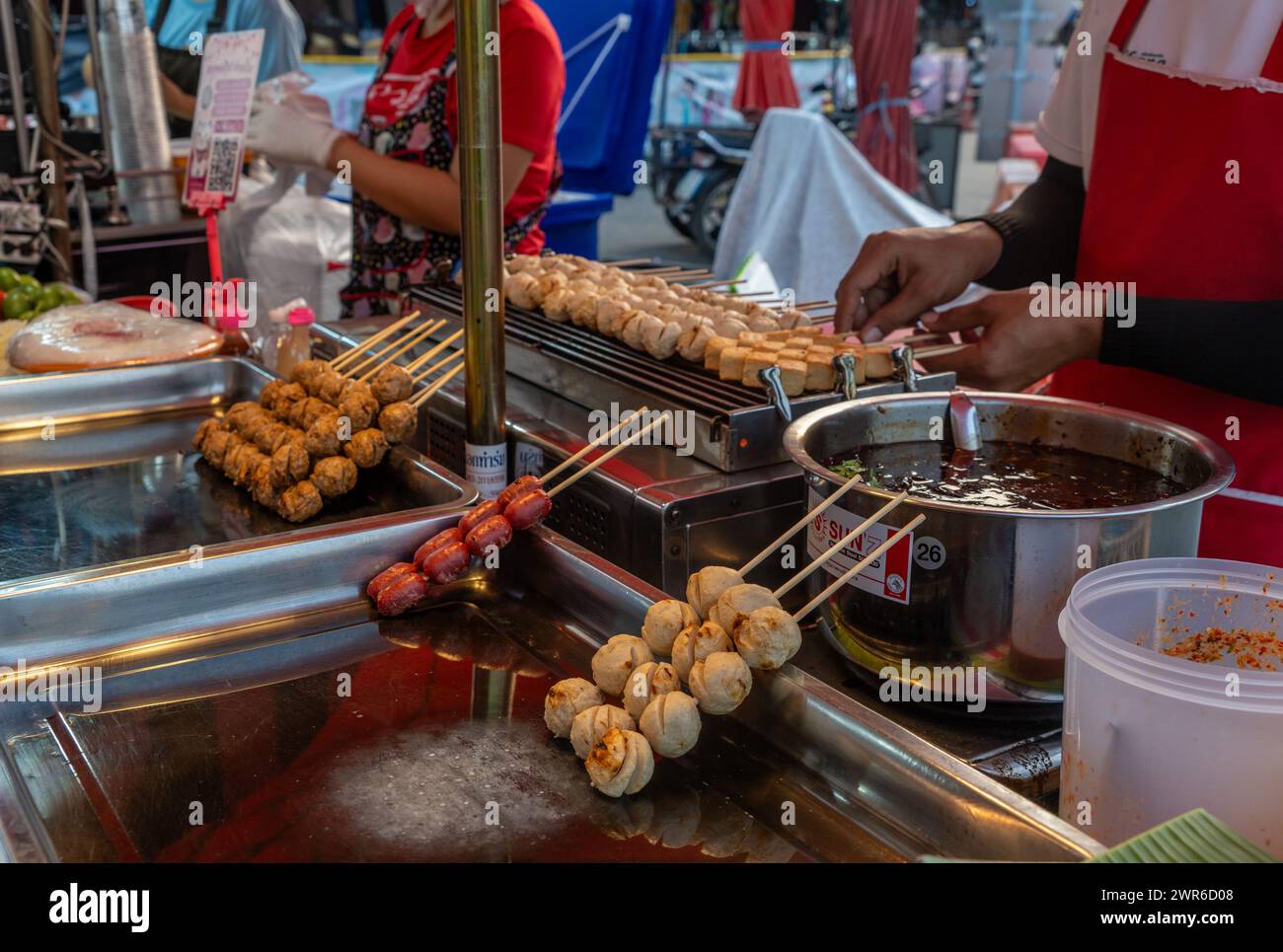 Straßenstände und Lebensmittelhändler in Chinatown, Chiang Mai, Thailand Stockfoto