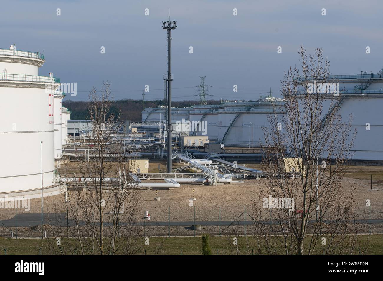 Die Firma MERO CR A, s. sorgt für den Transport von Öl aus den Druzhba- und IKL-Pipelines und schützt strategische Ölreserven für die Tschechische Republik Stockfoto