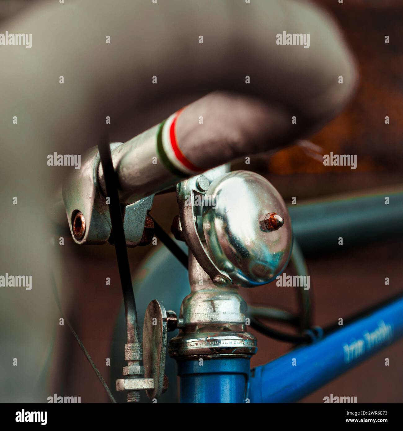 Nahaufnahme einer Fahrradglocke mit weichem Hintergrund Stockfoto