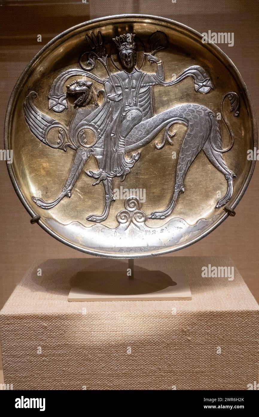 Das Metropolitan Museum of Art ist eine beliebte Touristenattraktion an der Museum Mile, New York City, USA 2024 Stockfoto