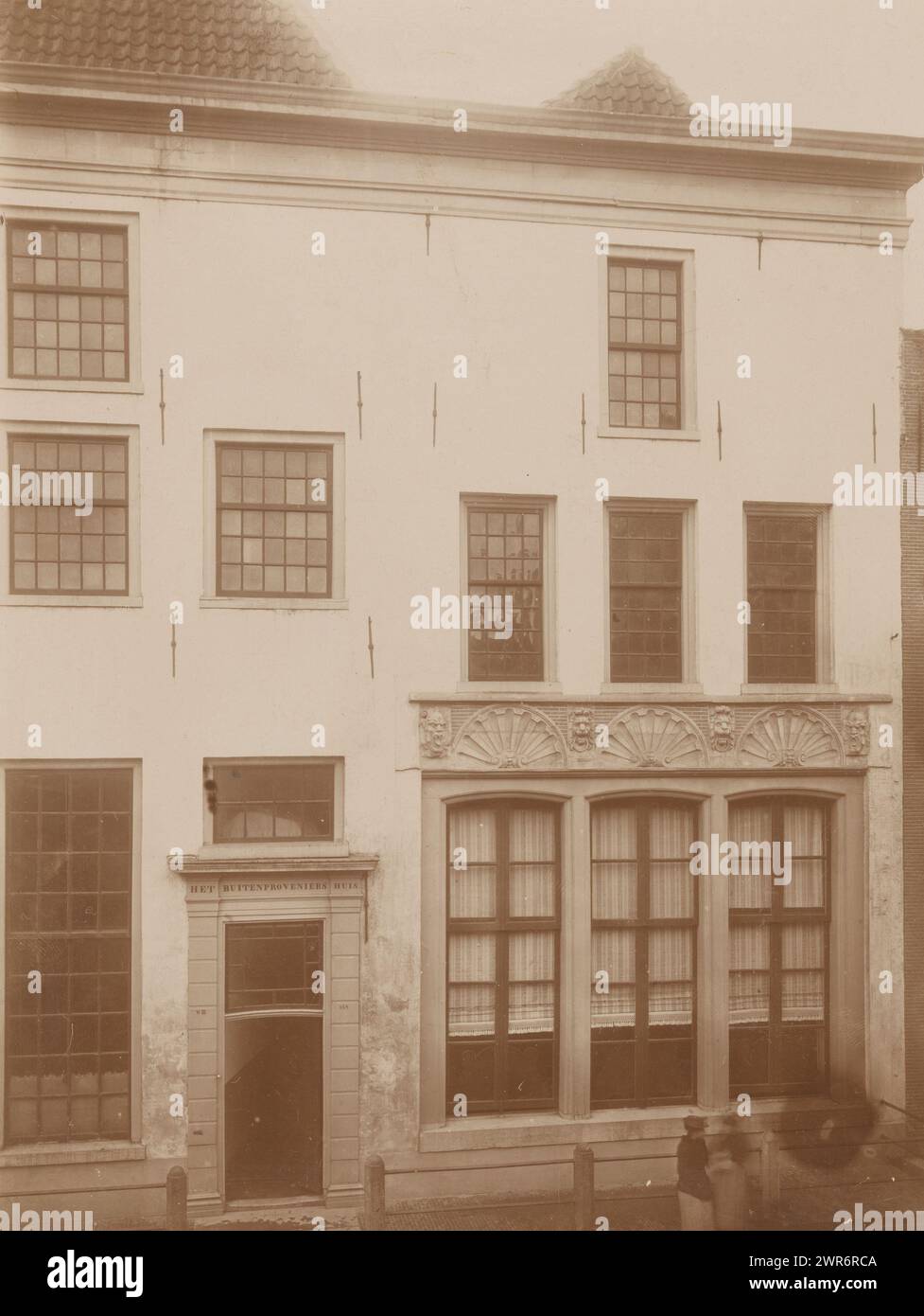 Fassade des Buiten-Proveniershuis in Kampen, anoniem (Monumentenzorg), (zugeschrieben), Kampen, 1896, fotografischer Träger, Höhe 227 mm x Breite 171 mm, Foto Stockfoto
