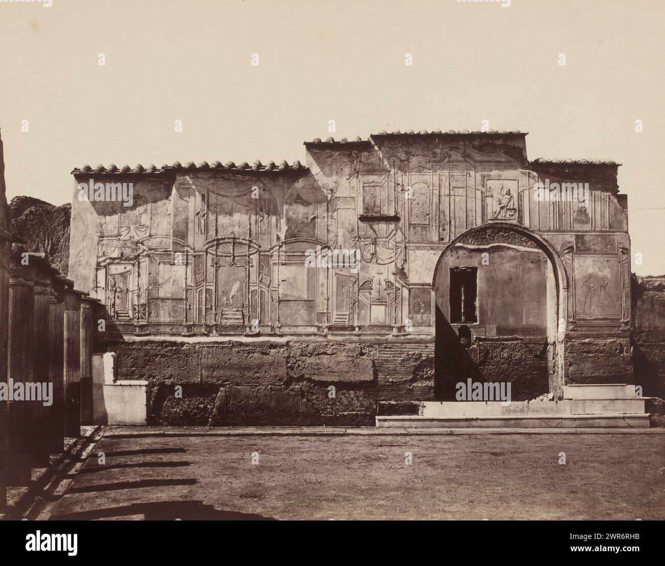 Ruinen eines Badehauses in Pompeji, Bagni nuovi (Pompeji) (Titel über Objekt), Giorgio Sommer, (zugeschrieben), Pompeji, 1863 - 1875, Papier, Albumendruck, Höhe 320 mm x Breite 478 mm, Foto Stockfoto