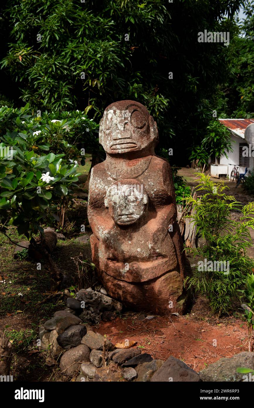 Tiki-Statue in Taiohae in Nuku Hiva, Marquesas-Inseln, Französisch-Polynesien Stockfoto