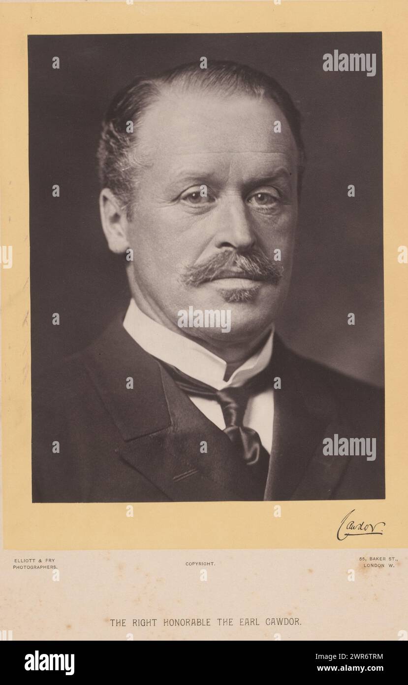 The Right Honorable The Earl Cawdor, Portrait of a man, Elliott & Fry, Joseph John Elliott, Clarence Edmund Fry, London, c. 1890 - c. 1910, Papier, Kohledruck, Höhe 225 mm, Breite 169 mm, Höhe 366 mm, Breite 260 mm, Foto Stockfoto