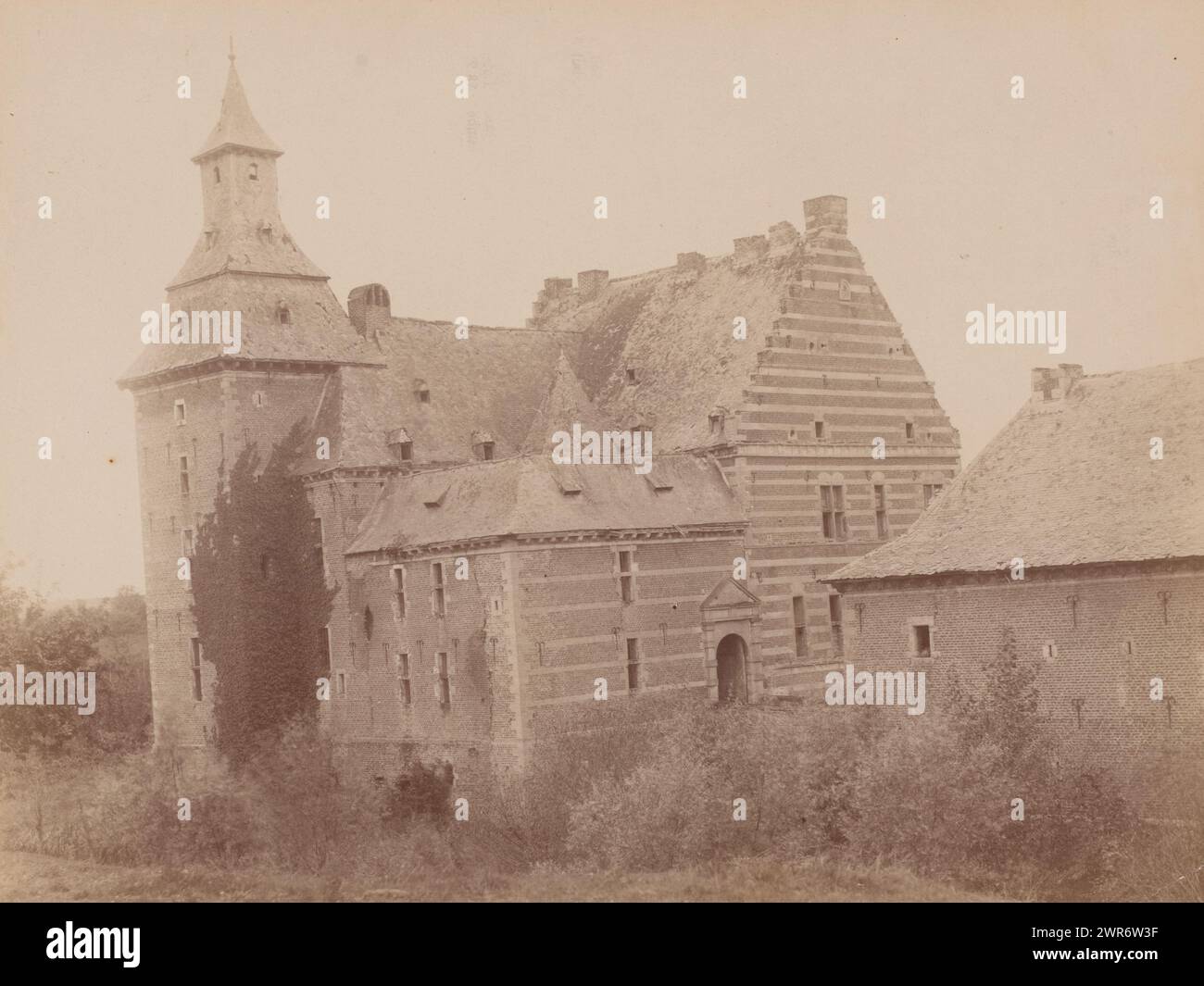 Blick auf Schloss Schaesberg, anoniem (Monumentenzorg), (zugeschrieben), Schaesberg, 1890 - 1920, Fototräger, Albumendruck, Höhe 173 mm x Breite 226 mm, Foto Stockfoto