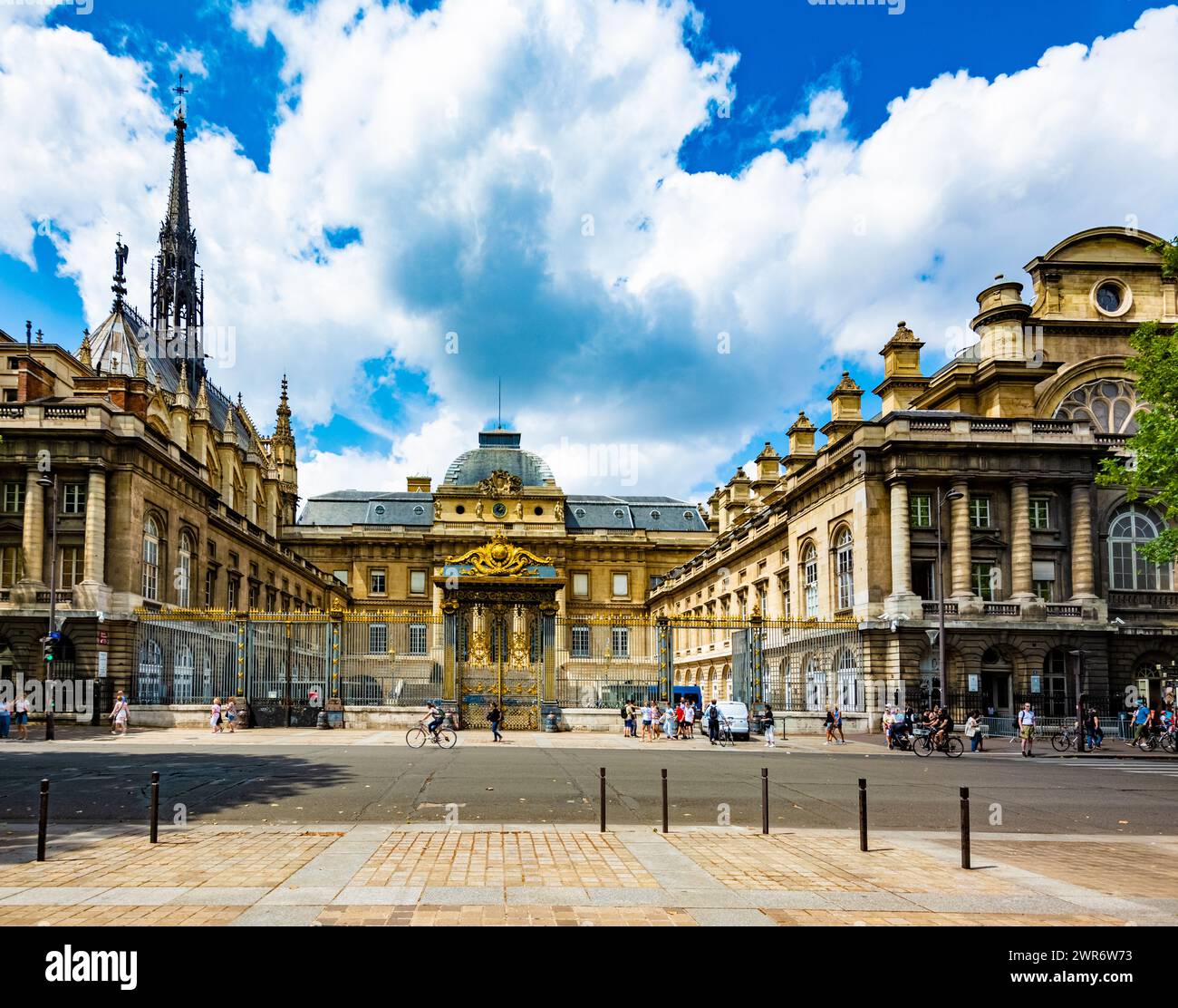 Paris, Frankreich - 23. Juli 2022: Palais de Justice (Justizpalast) ist ein Justizzentrum und Gerichtsgebäude Stockfoto