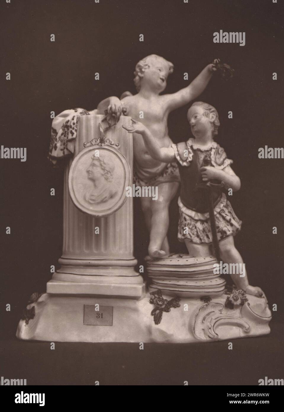 Allegorische Gruppe in Meissener Porzellan, Hersteller: Lemercier & Cie., ca. 1879 - in oder vor 1884, Papier, Höhe 175 mm x Breite 125 mm, fotomechanischer Druck Stockfoto