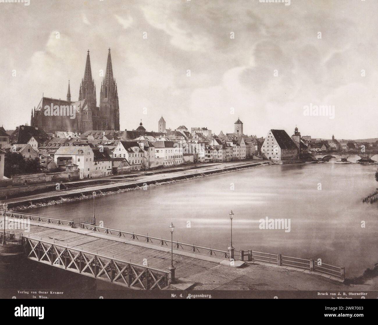 View of Regensburg, Deutschland, Regensburg (Titel zum Objekt), anonym, Johann Baptist Obernetter, Verlag: Oscar Krämer, Regensburg, München, Verlag: Wien, 1856 - 1887, Karton, Kollotype, Höhe 305 mm x Breite 372 mm, fotomechanischer Druck Stockfoto