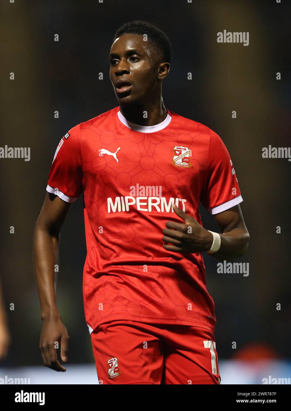 Williams Kokolo aus Swindon Town. - Gillingham gegen Swindon Town, Sky Bet League Two, MEMS Priestfield Stadium, Kent, UK - 13. Februar 2024. Nur redaktionelle Verwendung – es gelten Einschränkungen für DataCo. Stockfoto