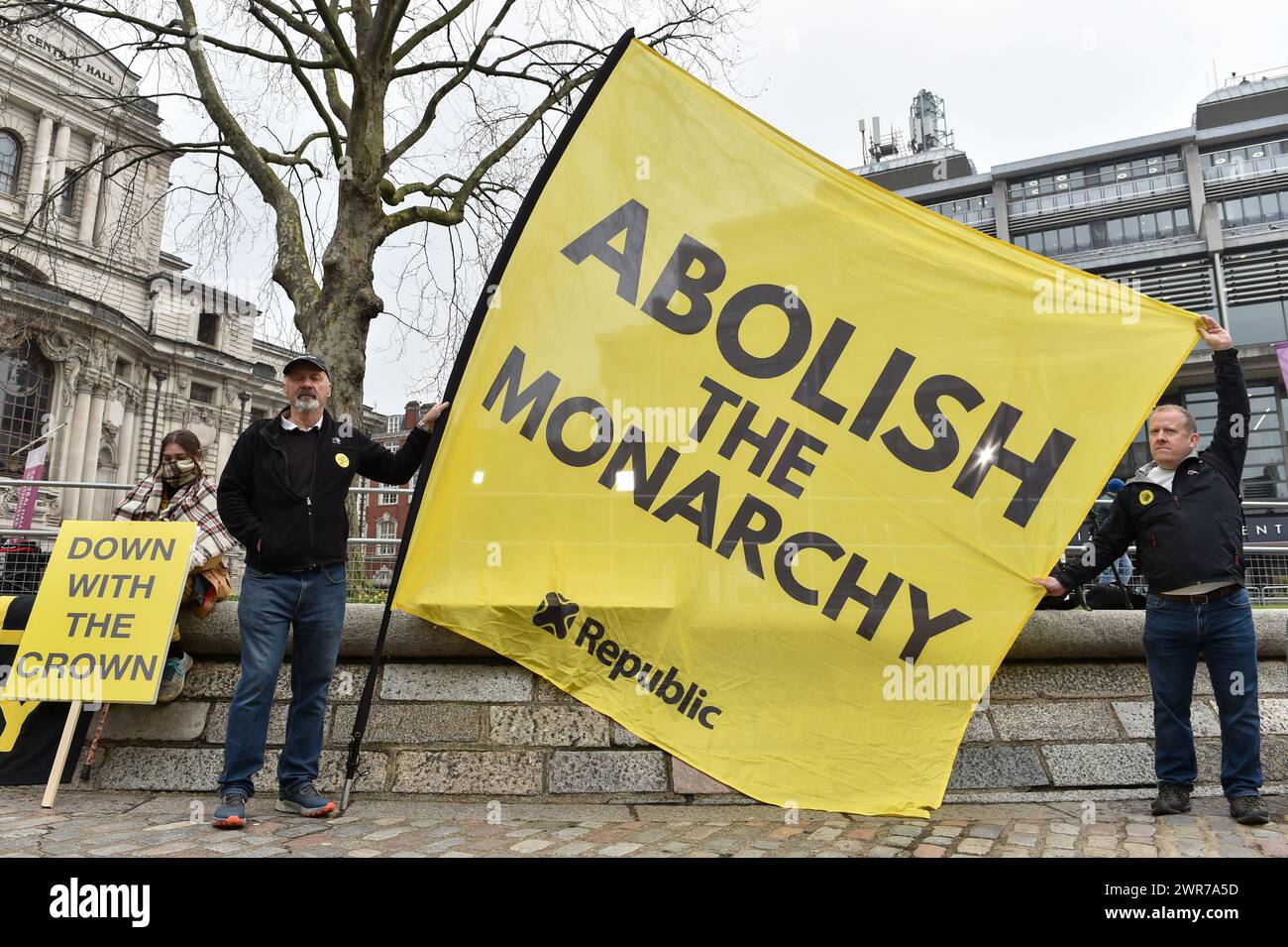 London, England, Großbritannien. März 2024. Die Anti-Monarchie-Gruppe Republic veranstaltete vor der Westminster Abbey einen Protest zum Commonwealth Day. (Kreditbild: © Thomas Krych/ZUMA Press Wire) NUR REDAKTIONELLE VERWENDUNG! Nicht für kommerzielle ZWECKE! Stockfoto