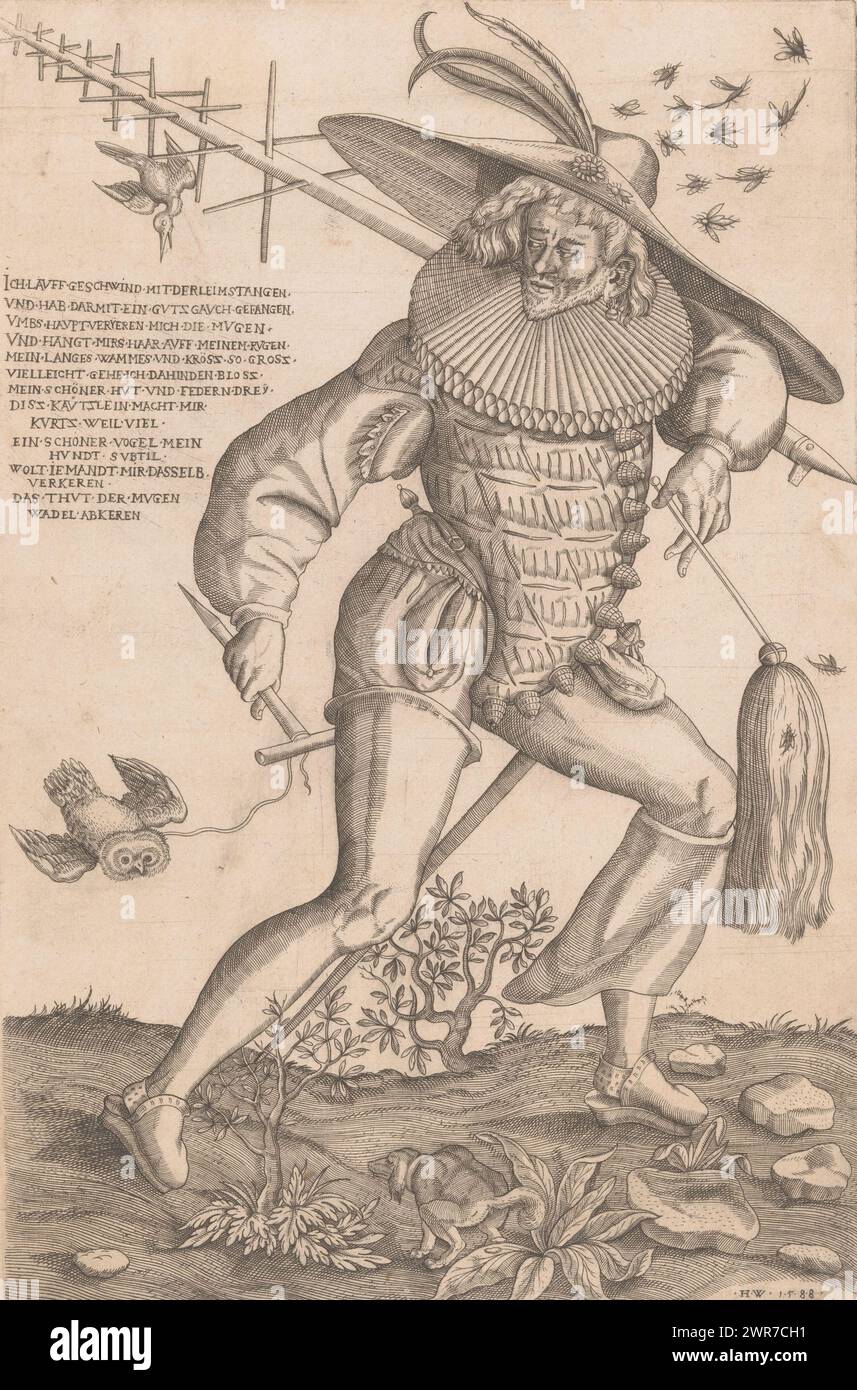 Leimstock-Läufer, Tramp in Narrenkleidung, ein Leimstock über der Schulter (verwendet, um Vögel zu fangen), als Personifikation zahlloser Laster und damit allgemeiner Torheit. Ein Vogel wird auf den Klebestift geklebt. In seiner rechten Hand hält der Narr einen Stock mit einer Eule drauf. Ein Mückenschwarm über seinem Kopf, ein kackender Hund vor seinen Füßen. Der Text bezieht sich auf Dummheit., Druckerei: Heinrich Wirich, (evtl.), 1588, Papier, Gravur, Höhe 323 mm x Breite 214 mm, bedruckt Stockfoto