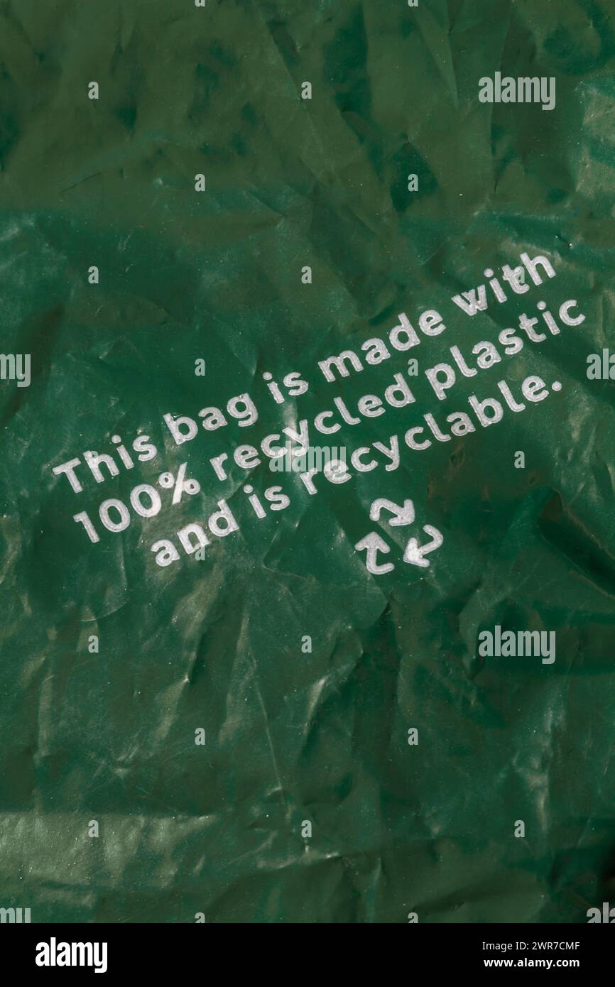 Diese Tasche besteht zu 100 % aus recyceltem Kunststoff und ist recycelbar Stockfoto