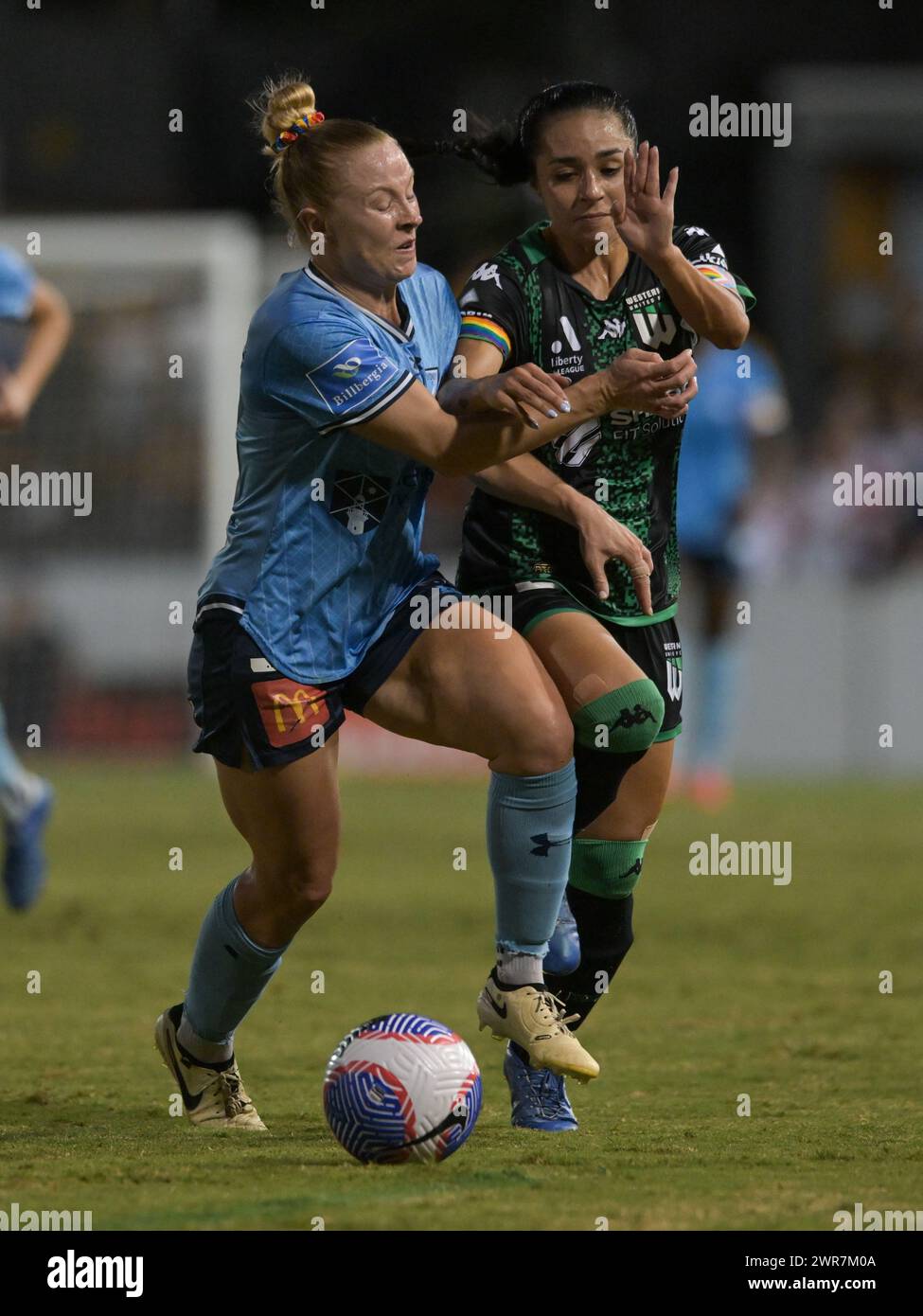 Lilyfield, Australien. März 2024. Jordan Thompson (L) von Sydney FC und Jaclyn Katrina Demis Sawicki (R) von Western United FC sind während des Spiels der Liberty A-League 2023-24 in der 19. Runde zwischen Sydney FC und Western United FC im Leichhardt Oval zu sehen. Endstand Sydney FC 3:1 Western United FC. (Foto: Luis Veniegra/SOPA Images/SIPA USA) Credit: SIPA USA/Alamy Live News Stockfoto