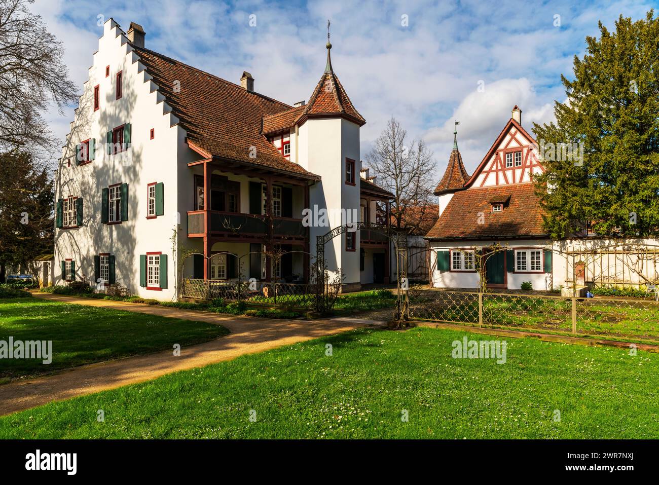 Das Wettsteinhaus im Ortskern von Riehen ist ein denkmalgeschütztes Gebäude. Riehen, Kanton Basel-Stadt, Schweiz. Stockfoto