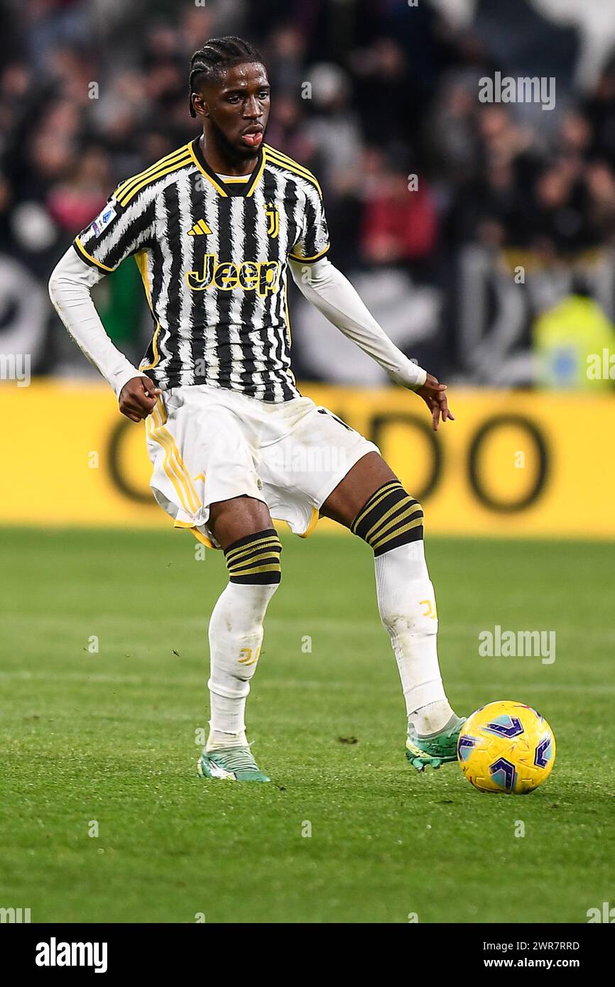 Samuel Iling-Junior von Juventus kontrolliert den Ball während des Fußballspiels der Serie A zwischen Juventus FC und Atalanta BC im Juventus-Stadion in Turin (Italien) am 10. März 2024. Stockfoto